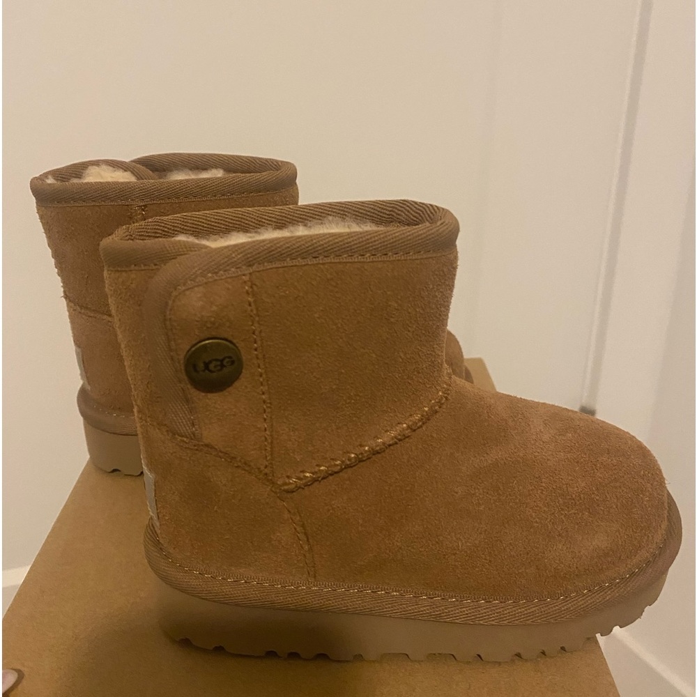 Toddler Ugg, Jona